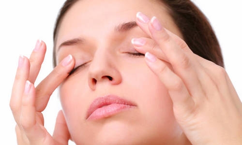 Hướng dẫn cách massage mắt đúng 2